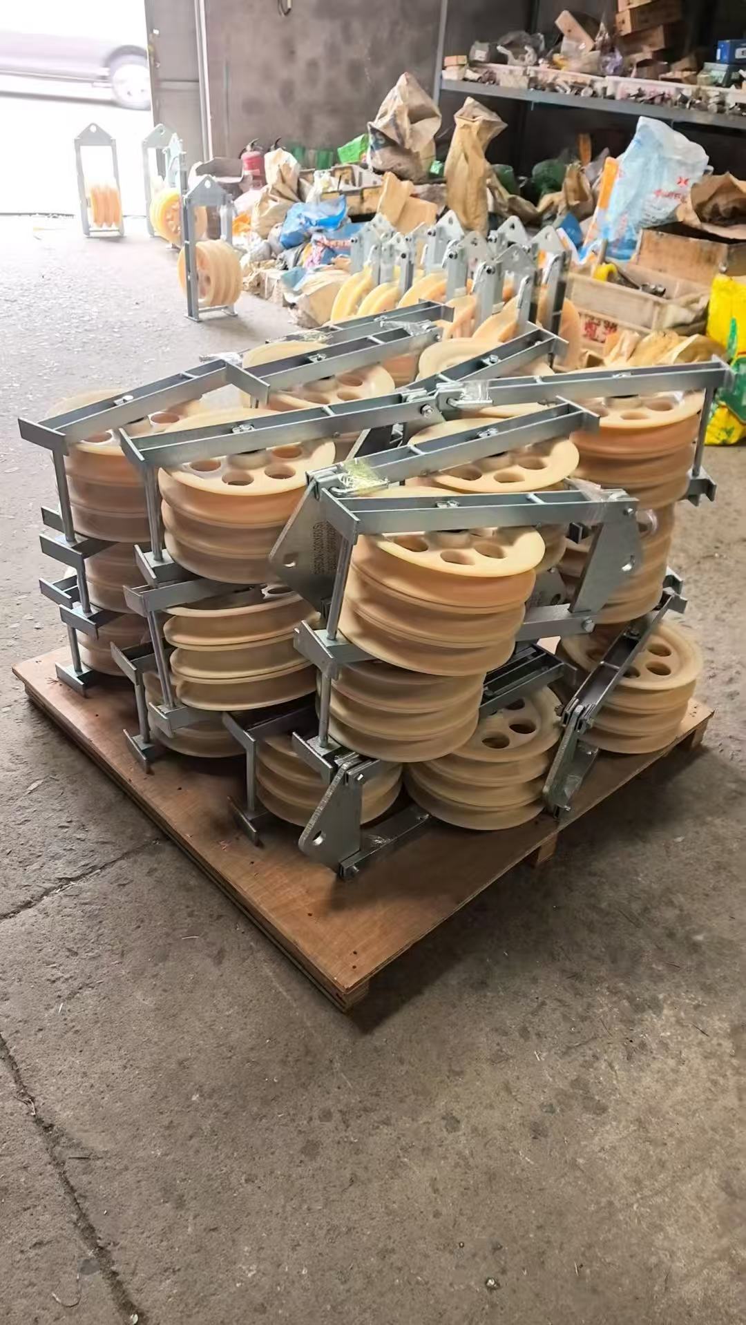 آخرین وبلاگ های شرکت در مورد چگونه طناب فولادی ضد پیچش مناسب برای پروژه های خطوط انتقال را انتخاب کنیم