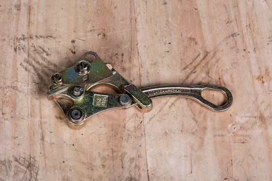 خرید 3T Cable Come Along Clamp for 16–32mm Power Lines with Durable Steel Construction online manufacture