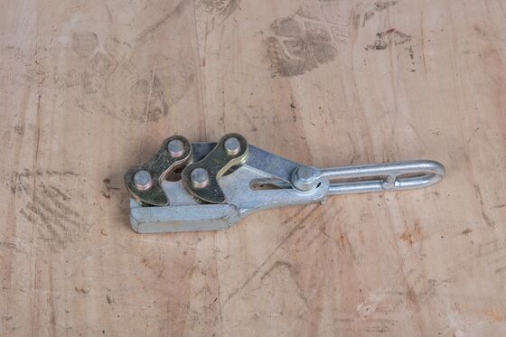 خرید Durable Earth Wire Tensioning Clamp for 50-70mm² with 20-30 kN Load Capacity and Quick Cam-Locking online manufacture