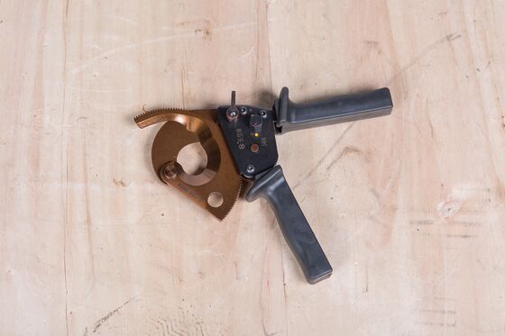 خرید Heavy-Duty Ratcheting Cable Cutter with High-Strength Steel Blade for Copper and Aluminum Wires online manufacture